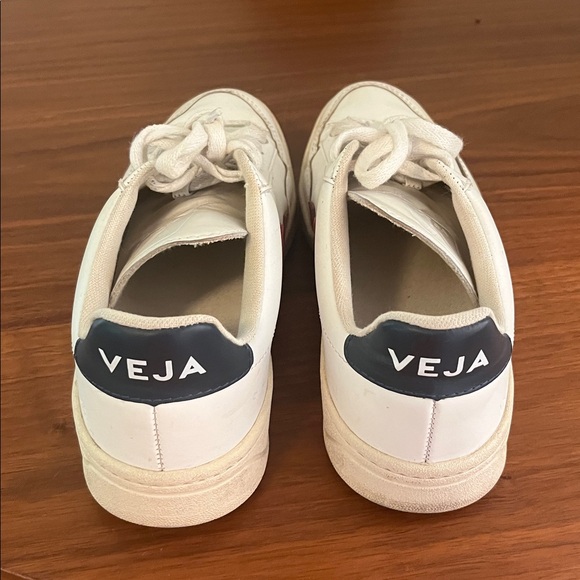 Veja sneakers - Picture 2 of 2